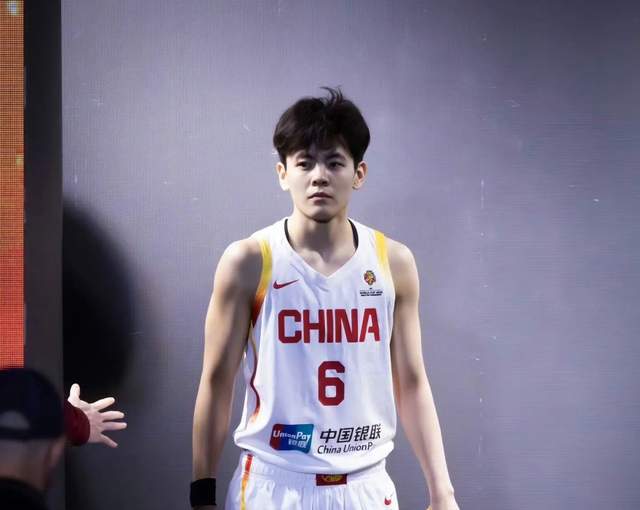 星空体育官网-中国女篮今夜变阵，半场领先南苏丹10分！罗欣棫9分，张子宇8分